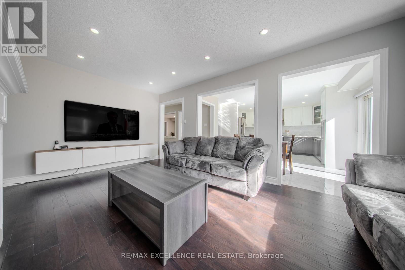 111 River Rock Crescent, Brampton, Ontario  L7A 2M4 - Photo 8 - W12456641