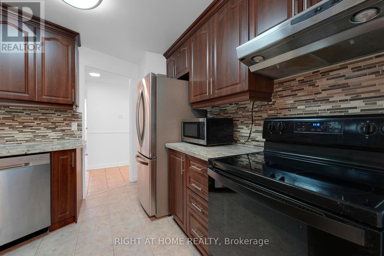 205 - 3650 Kaneff Crescent, Mississauga, Ontario  L5A 4A1 - Photo 11 - W12456647