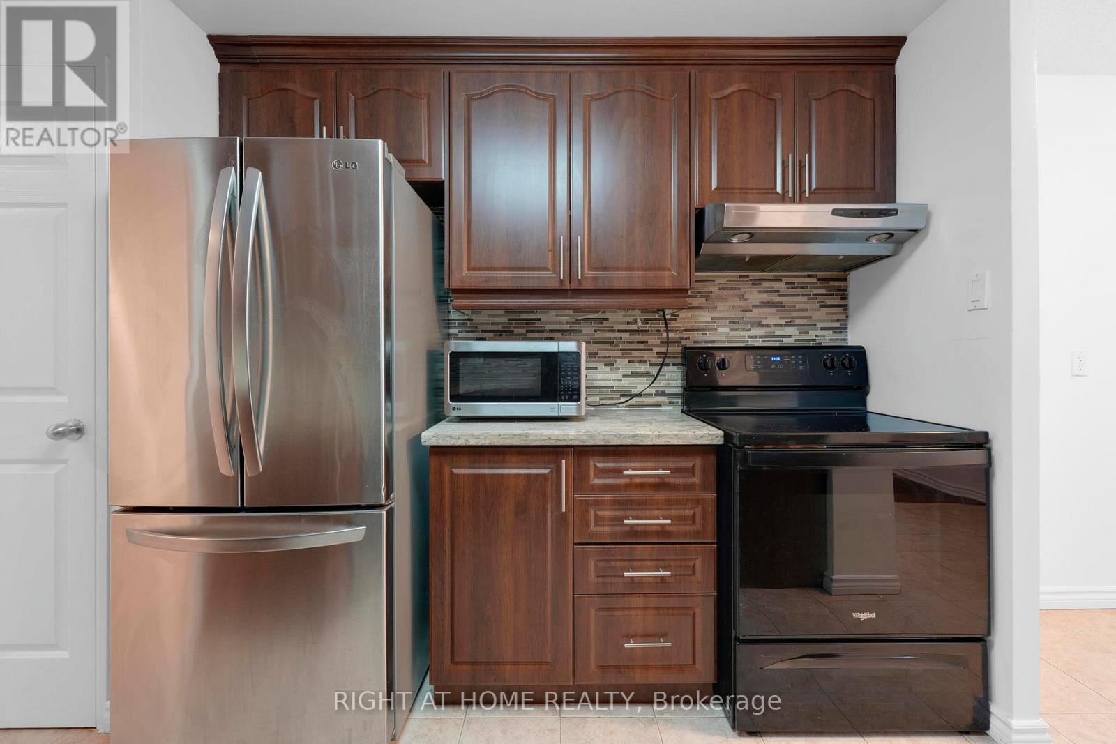 205 - 3650 Kaneff Crescent, Mississauga, Ontario  L5A 4A1 - Photo 12 - W12456647