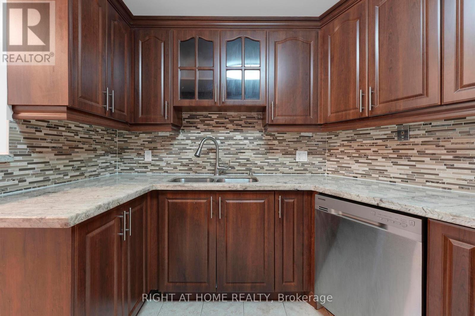 205 - 3650 Kaneff Crescent, Mississauga, Ontario  L5A 4A1 - Photo 13 - W12456647