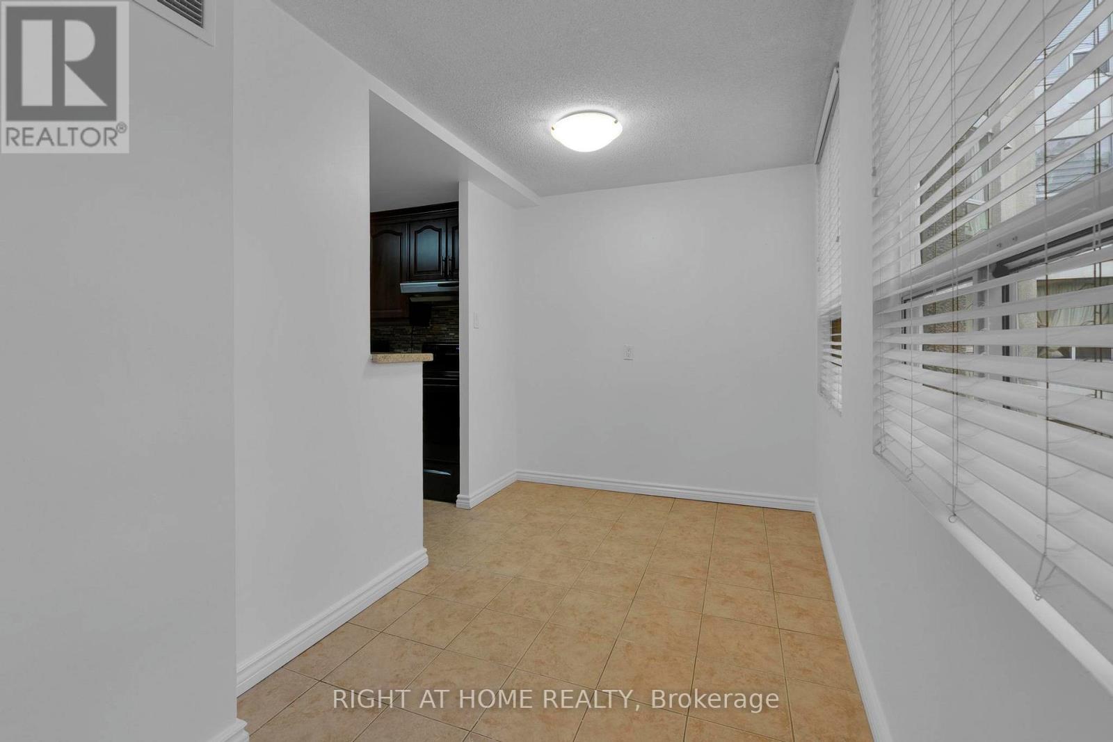 205 - 3650 Kaneff Crescent, Mississauga, Ontario  L5A 4A1 - Photo 16 - W12456647
