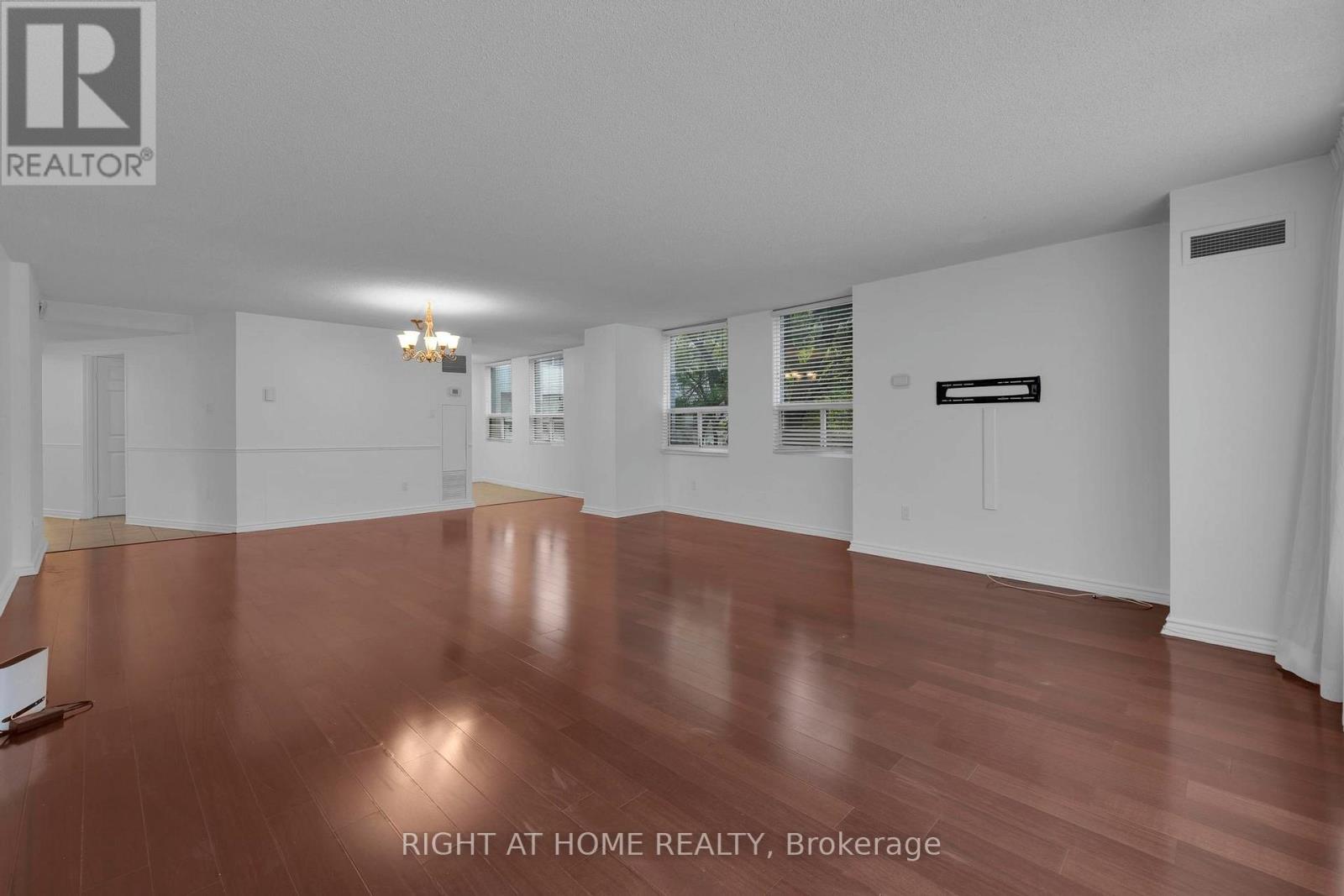 205 - 3650 Kaneff Crescent, Mississauga, Ontario  L5A 4A1 - Photo 18 - W12456647