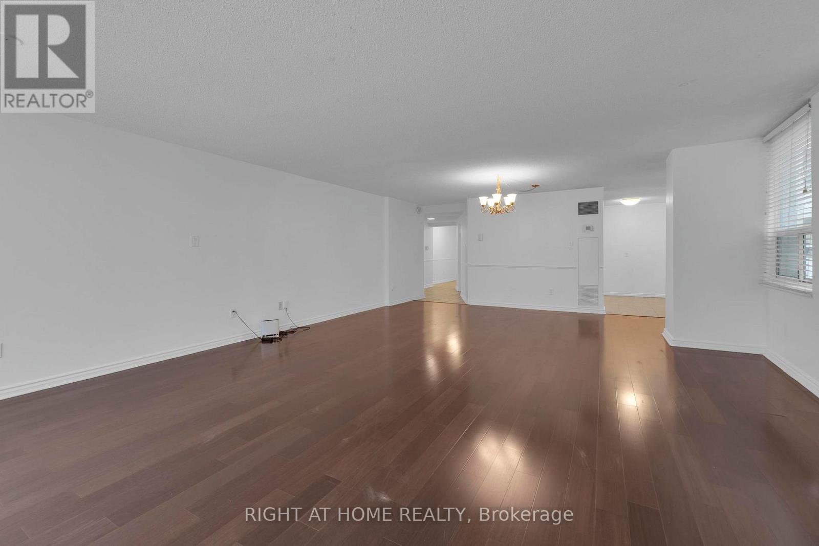 205 - 3650 Kaneff Crescent, Mississauga, Ontario  L5A 4A1 - Photo 19 - W12456647