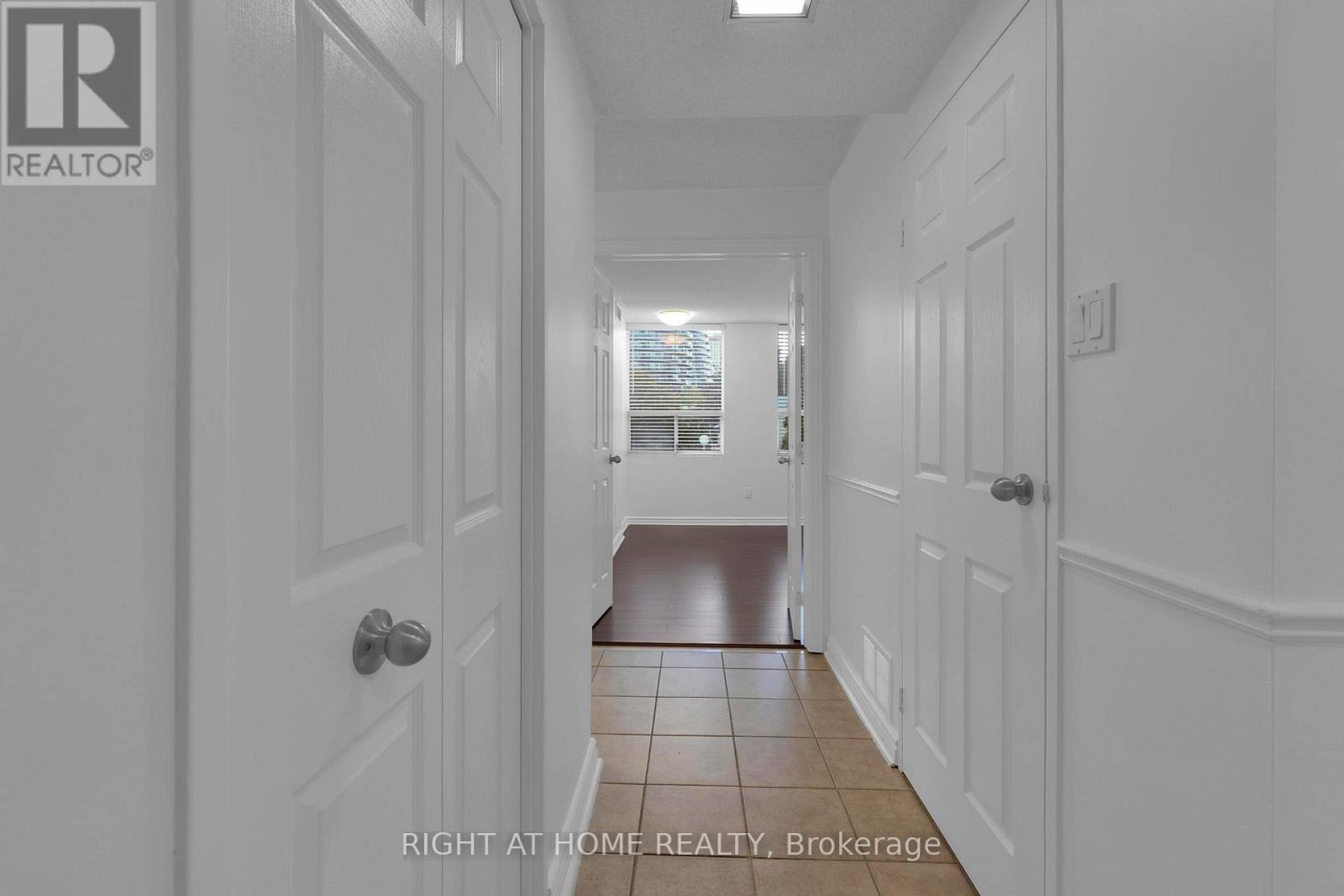 205 - 3650 Kaneff Crescent, Mississauga, Ontario  L5A 4A1 - Photo 21 - W12456647