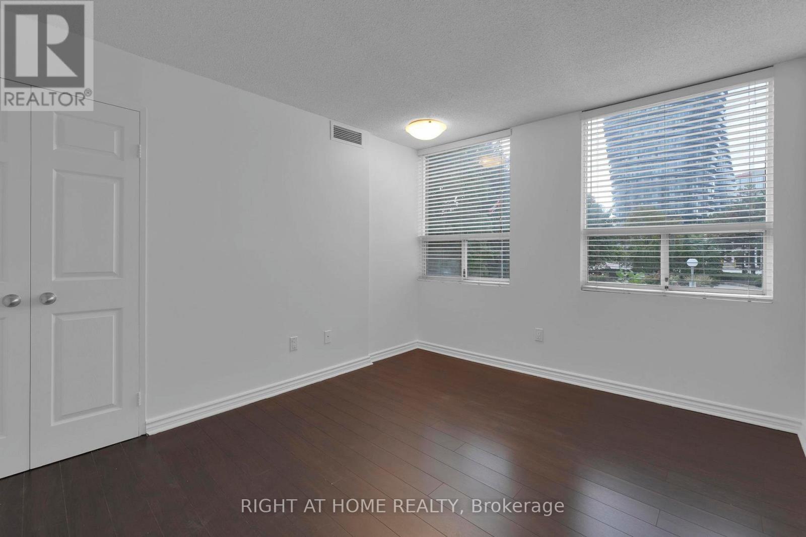 205 - 3650 Kaneff Crescent, Mississauga, Ontario  L5A 4A1 - Photo 23 - W12456647