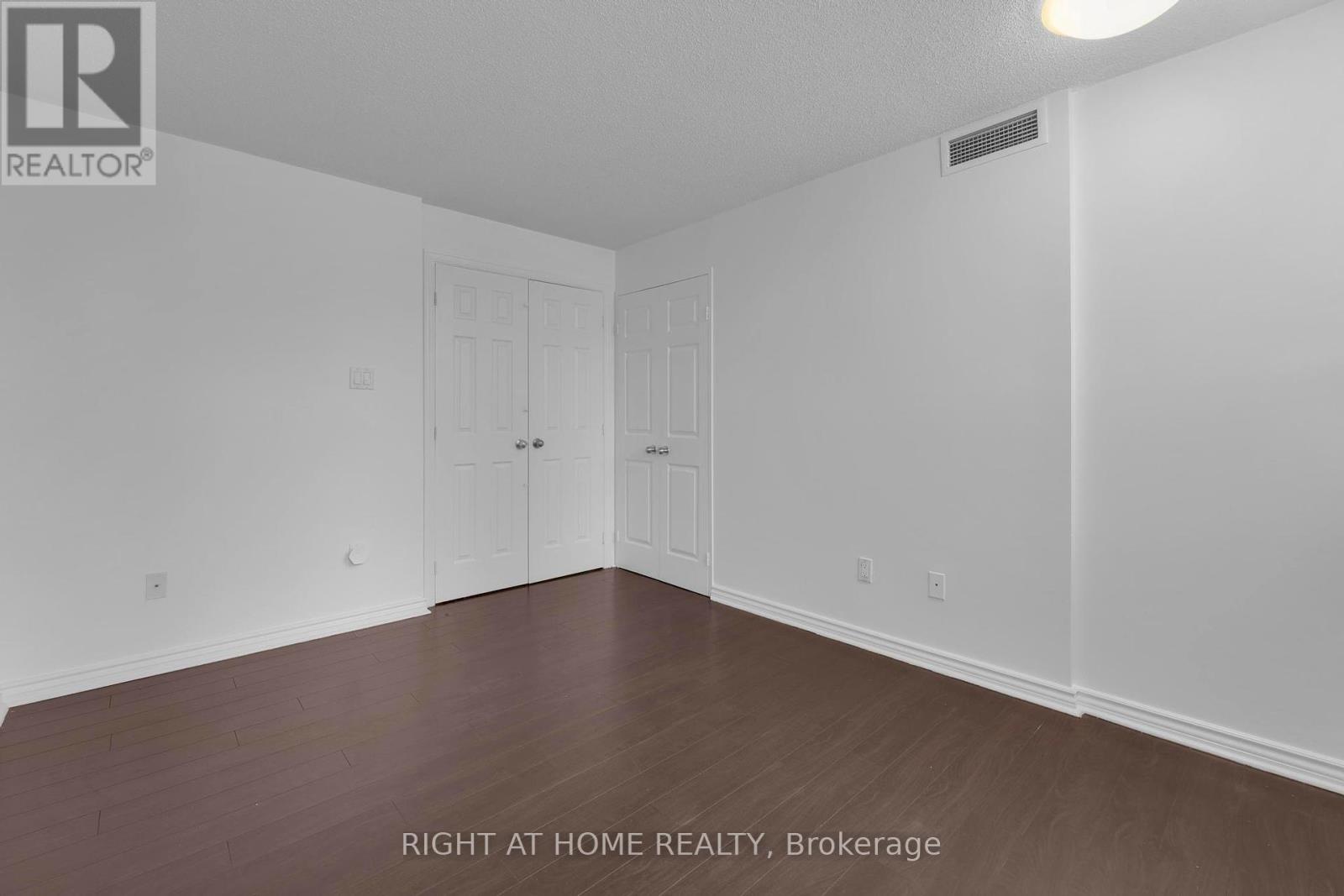 205 - 3650 Kaneff Crescent, Mississauga, Ontario  L5A 4A1 - Photo 24 - W12456647