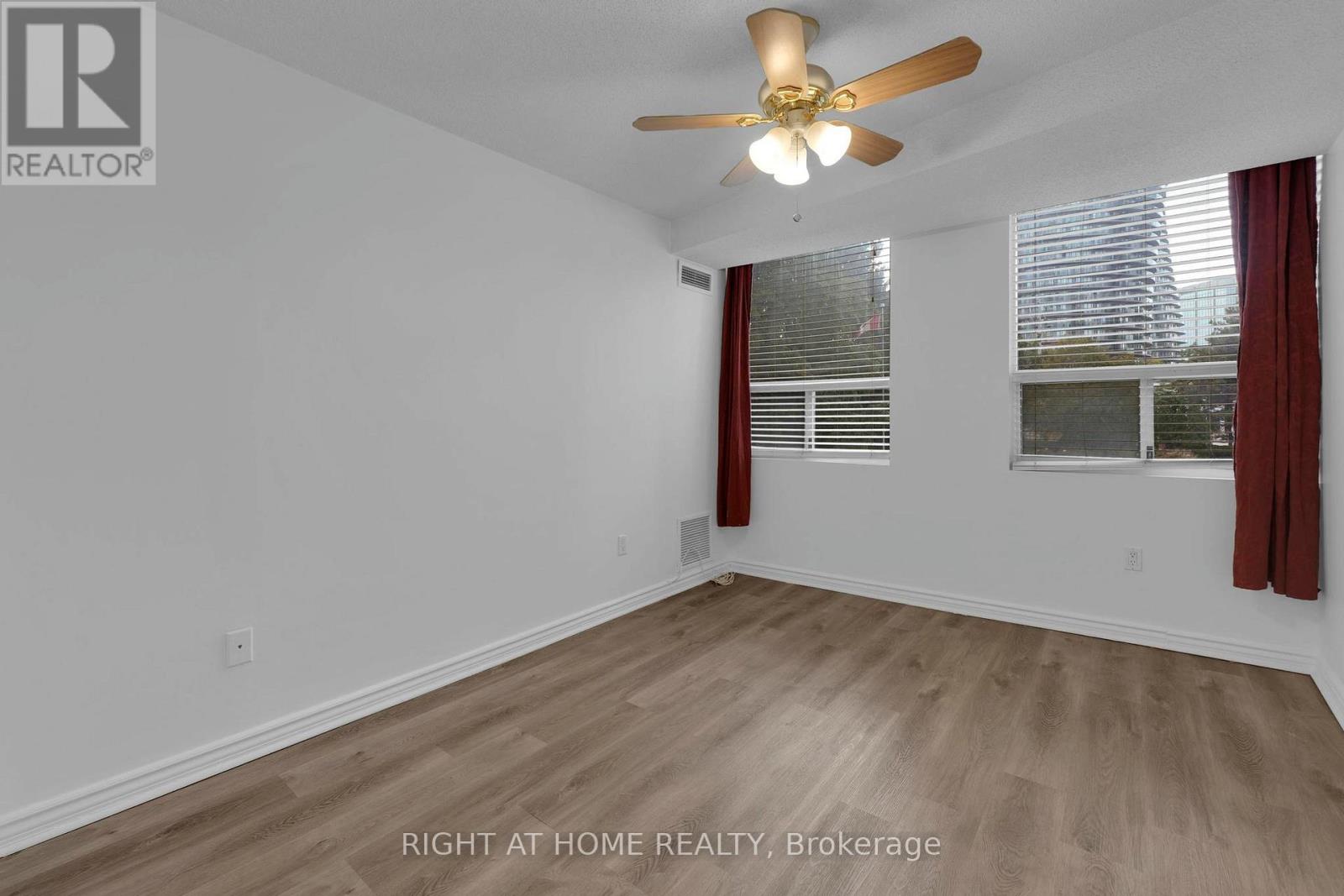 205 - 3650 Kaneff Crescent, Mississauga, Ontario  L5A 4A1 - Photo 25 - W12456647