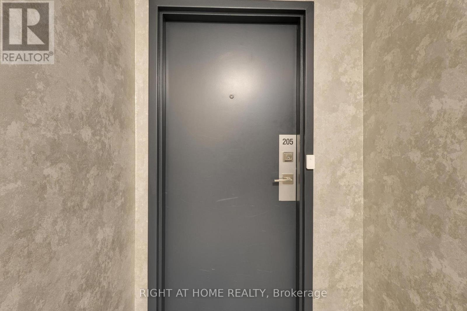 205 - 3650 Kaneff Crescent, Mississauga, Ontario  L5A 4A1 - Photo 3 - W12456647