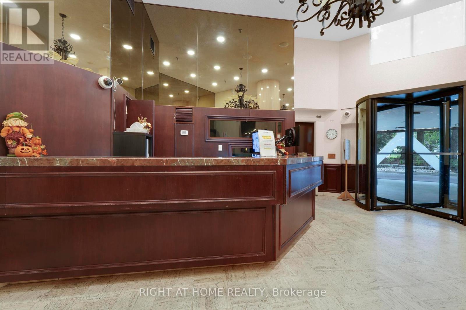 205 - 3650 Kaneff Crescent, Mississauga, Ontario  L5A 4A1 - Photo 37 - W12456647