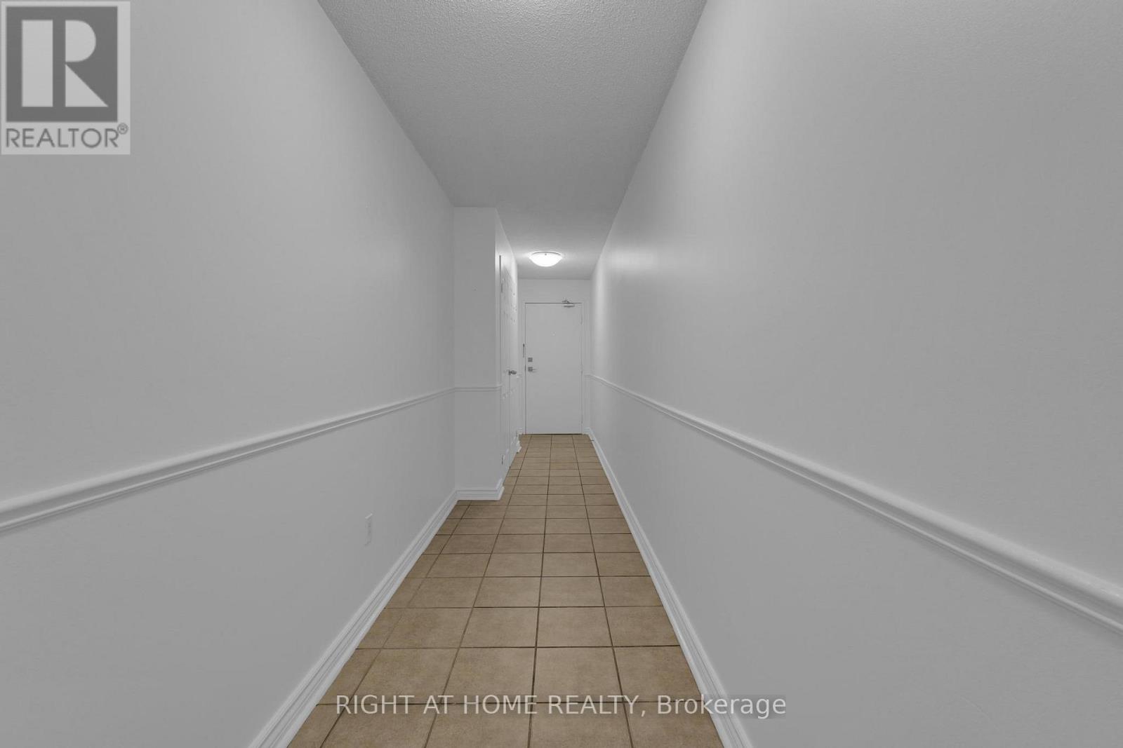 205 - 3650 Kaneff Crescent, Mississauga, Ontario  L5A 4A1 - Photo 4 - W12456647