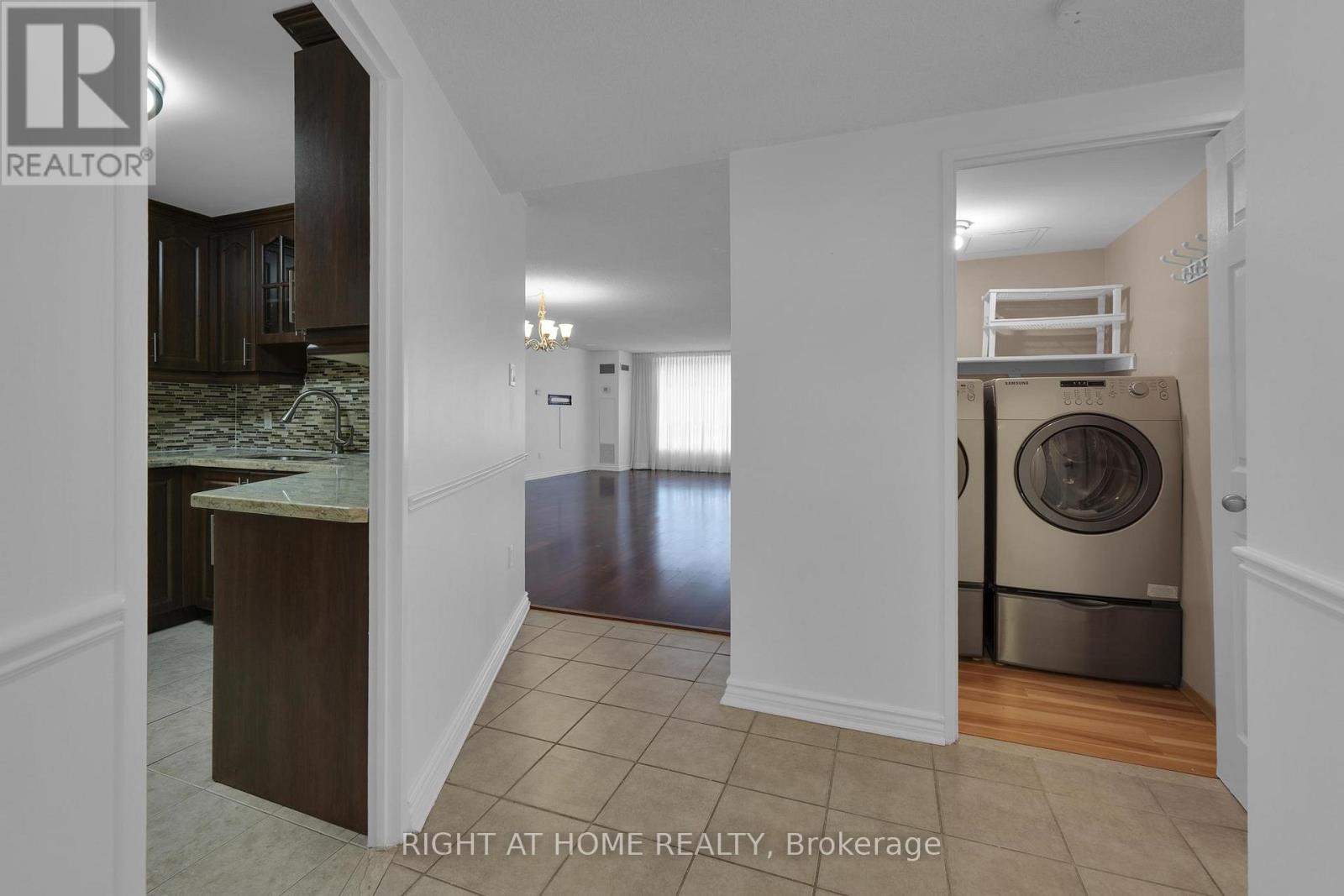 205 - 3650 Kaneff Crescent, Mississauga, Ontario  L5A 4A1 - Photo 6 - W12456647