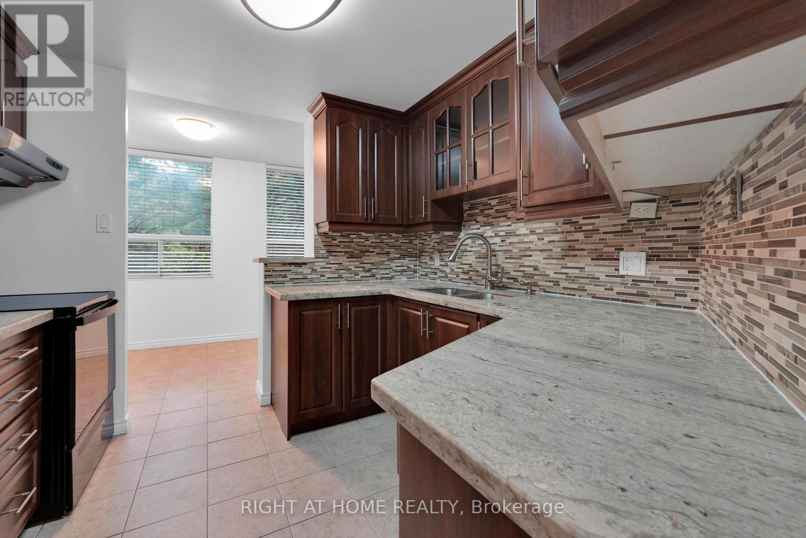 205 - 3650 Kaneff Crescent, Mississauga, Ontario  L5A 4A1 - Photo 8 - W12456647