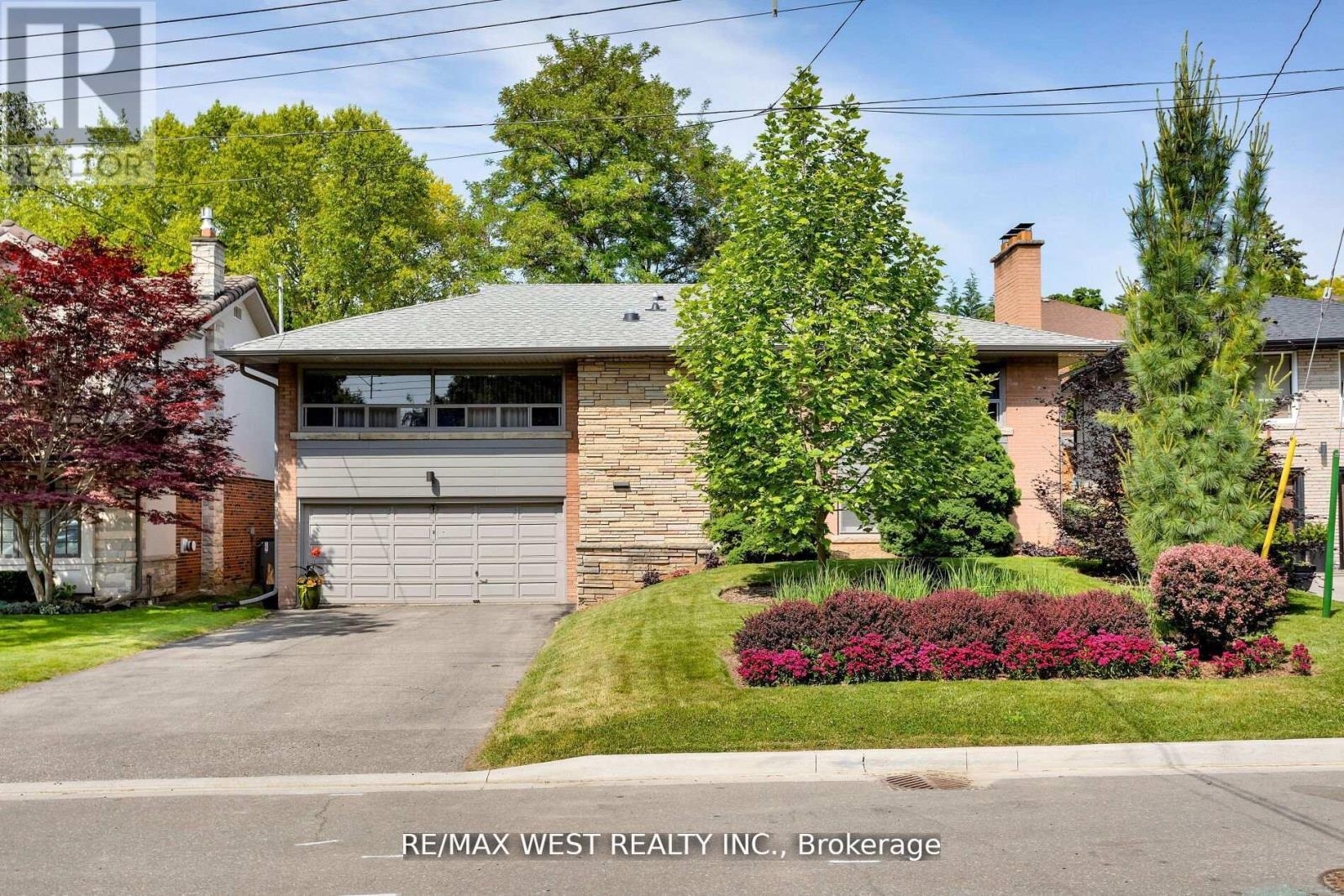 10 Vanellan Court, Toronto, Ontario  M8Z 4A5 - Photo 3 - W12456651