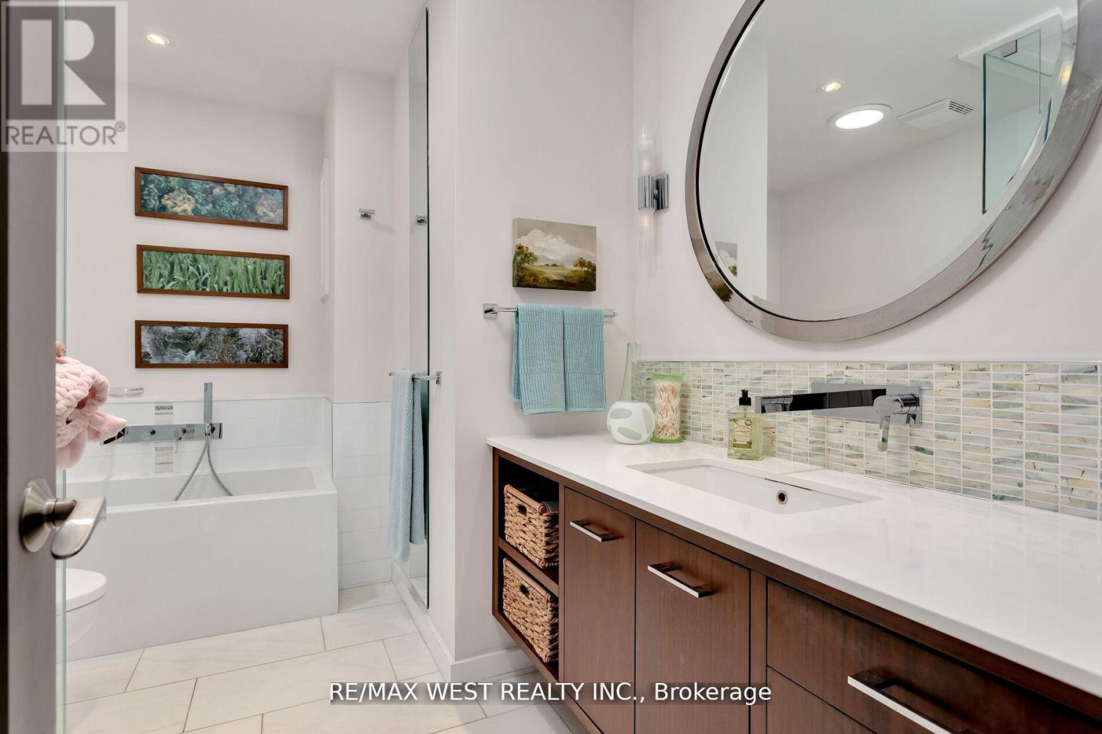 10 Vanellan Court, Toronto, Ontario  M8Z 4A5 - Photo 35 - W12456651