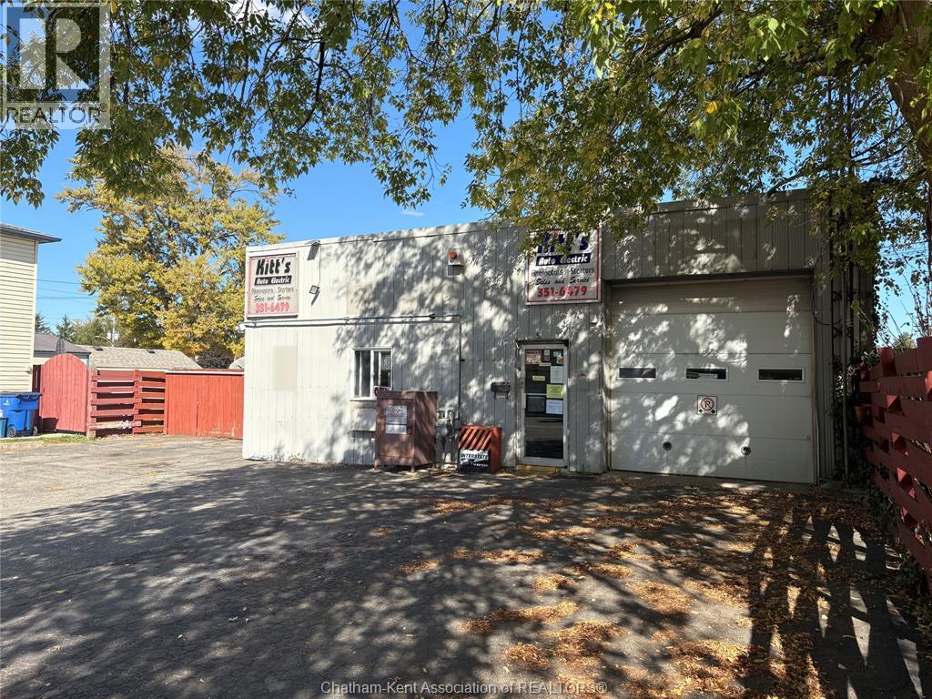 MLS# 25025882: 5 WOODS STREET, Chatham, Canada