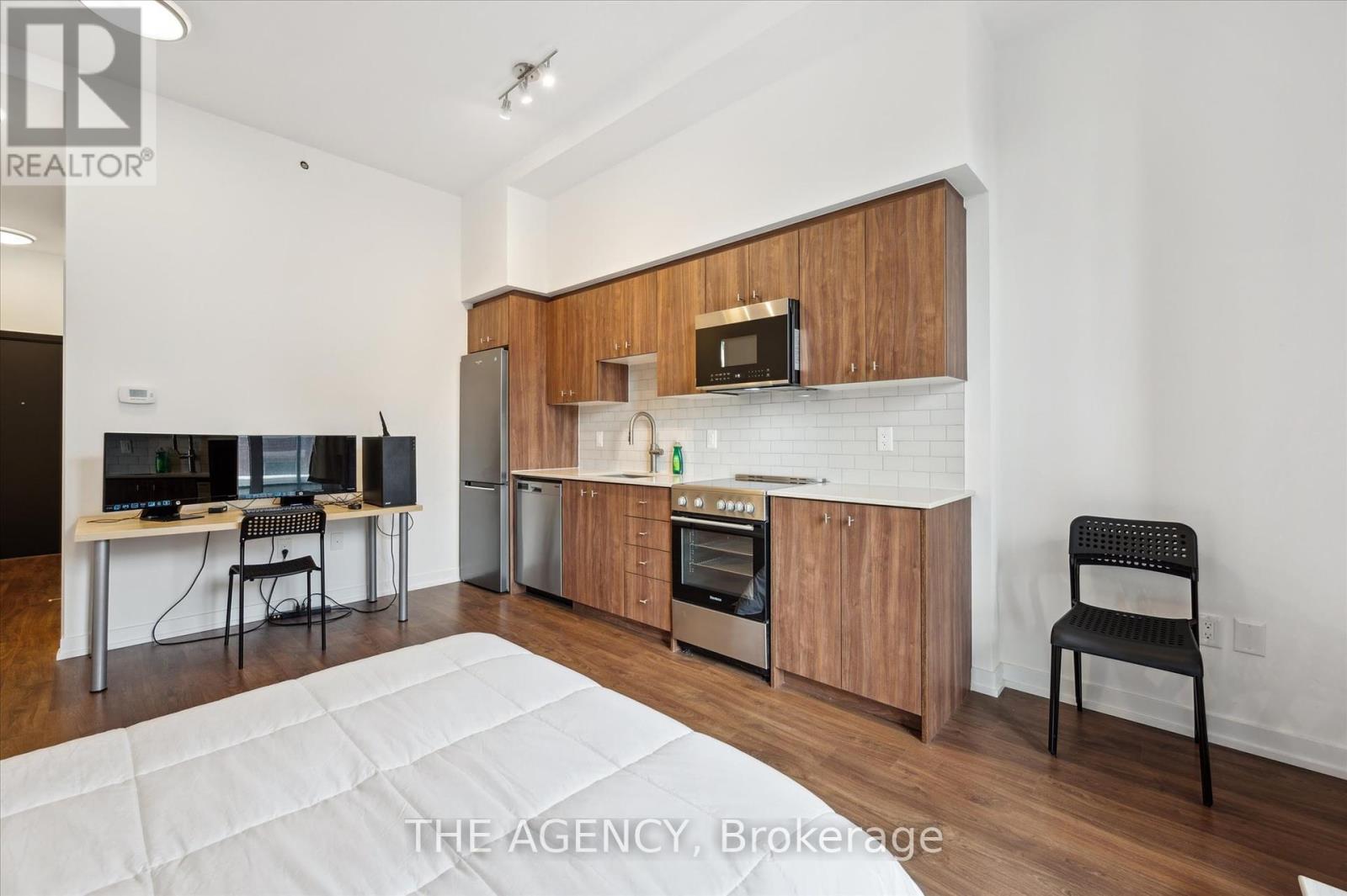 209 - 5 Wellington Street S, Kitchener, Ontario  N2G 1C7 - Photo 10 - X12424374