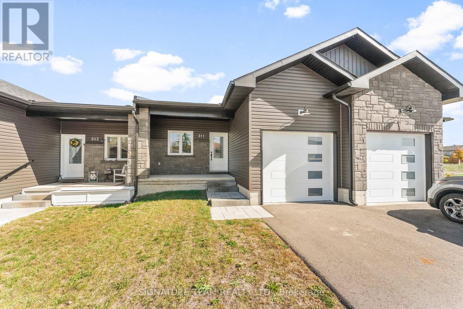 311 Forestview Crescent, Renfrew, Ontario  K7V 0A1 - Photo 3 - X12456715