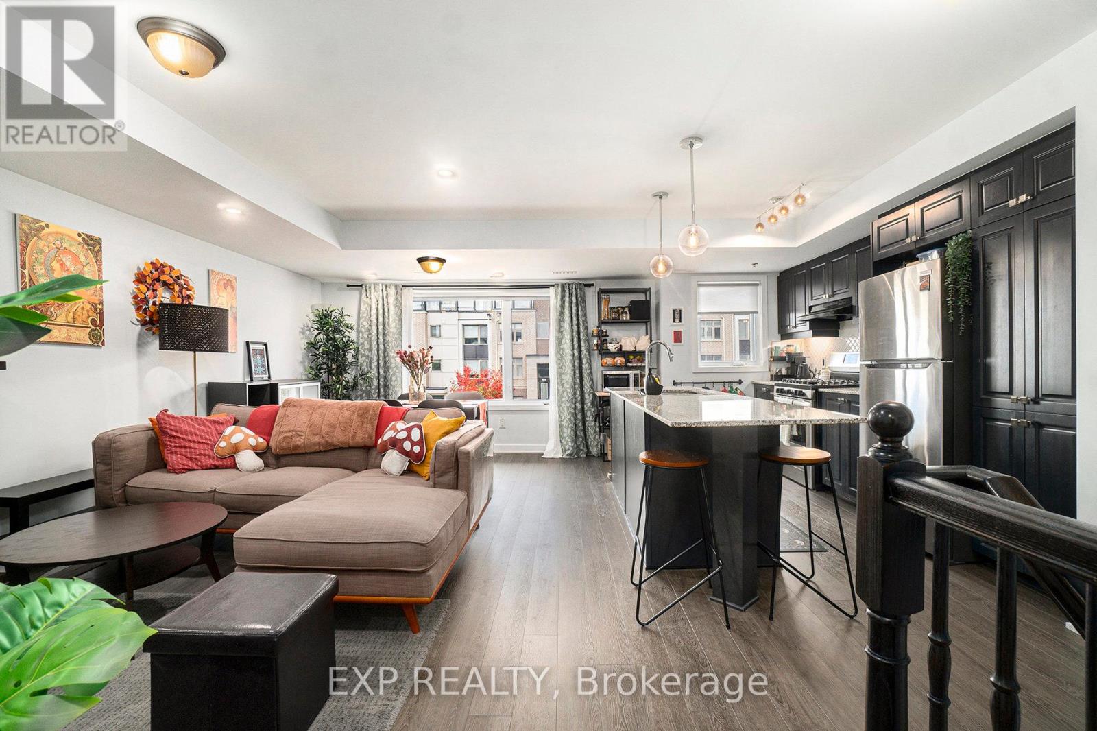 770 Mikinak Road, Ottawa, Ontario  K1K 5A5 - Photo 4 - X12456662