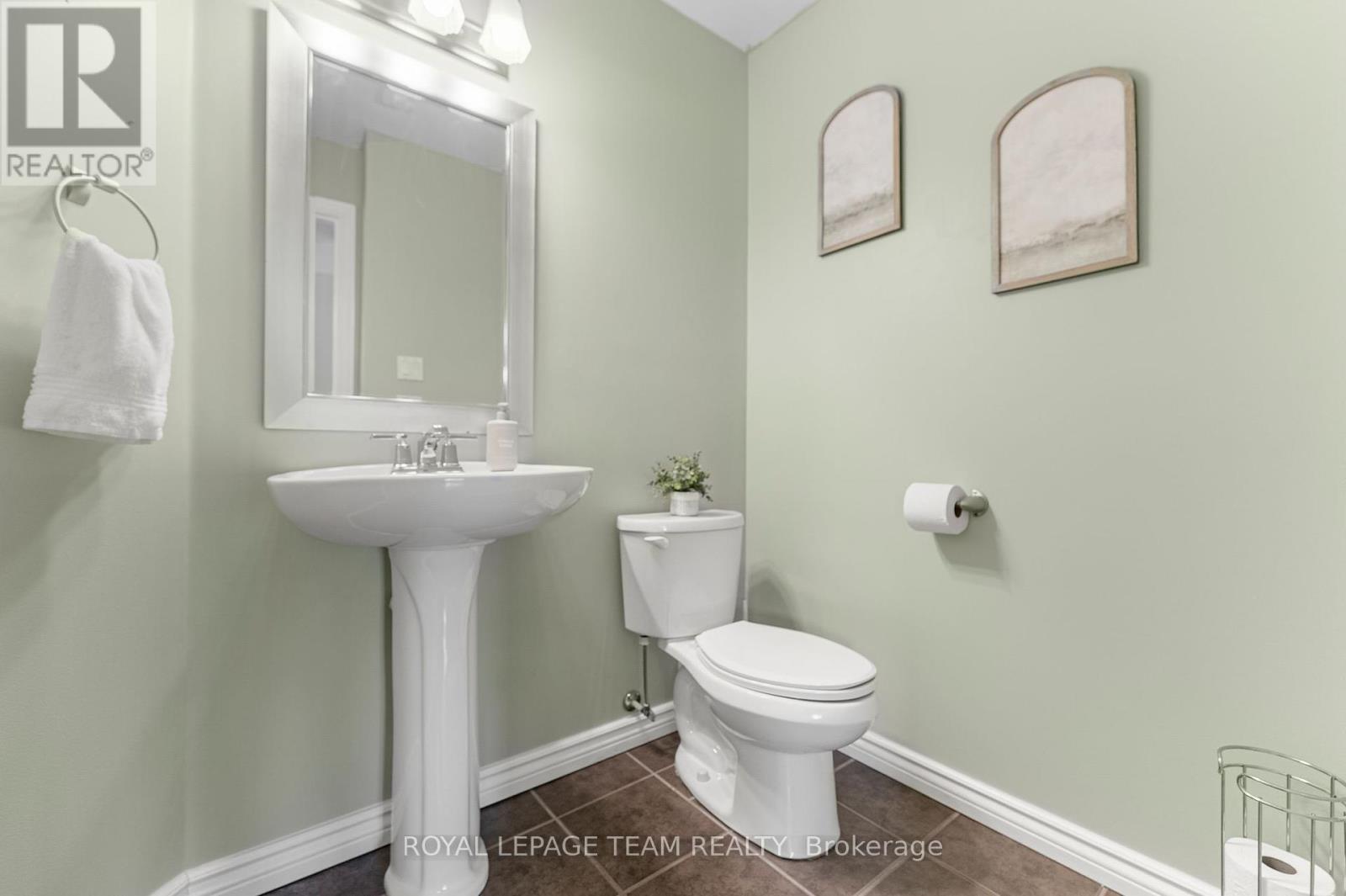 368 Crownridge Drive, Ottawa, Ontario  K2M 3A4 - Photo 5 - X12456673