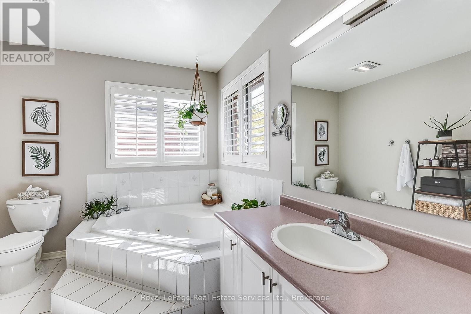 2176 Havenbrook Road, Oakville, Ontario  L6H 3B3 - Photo 31 - W12456680