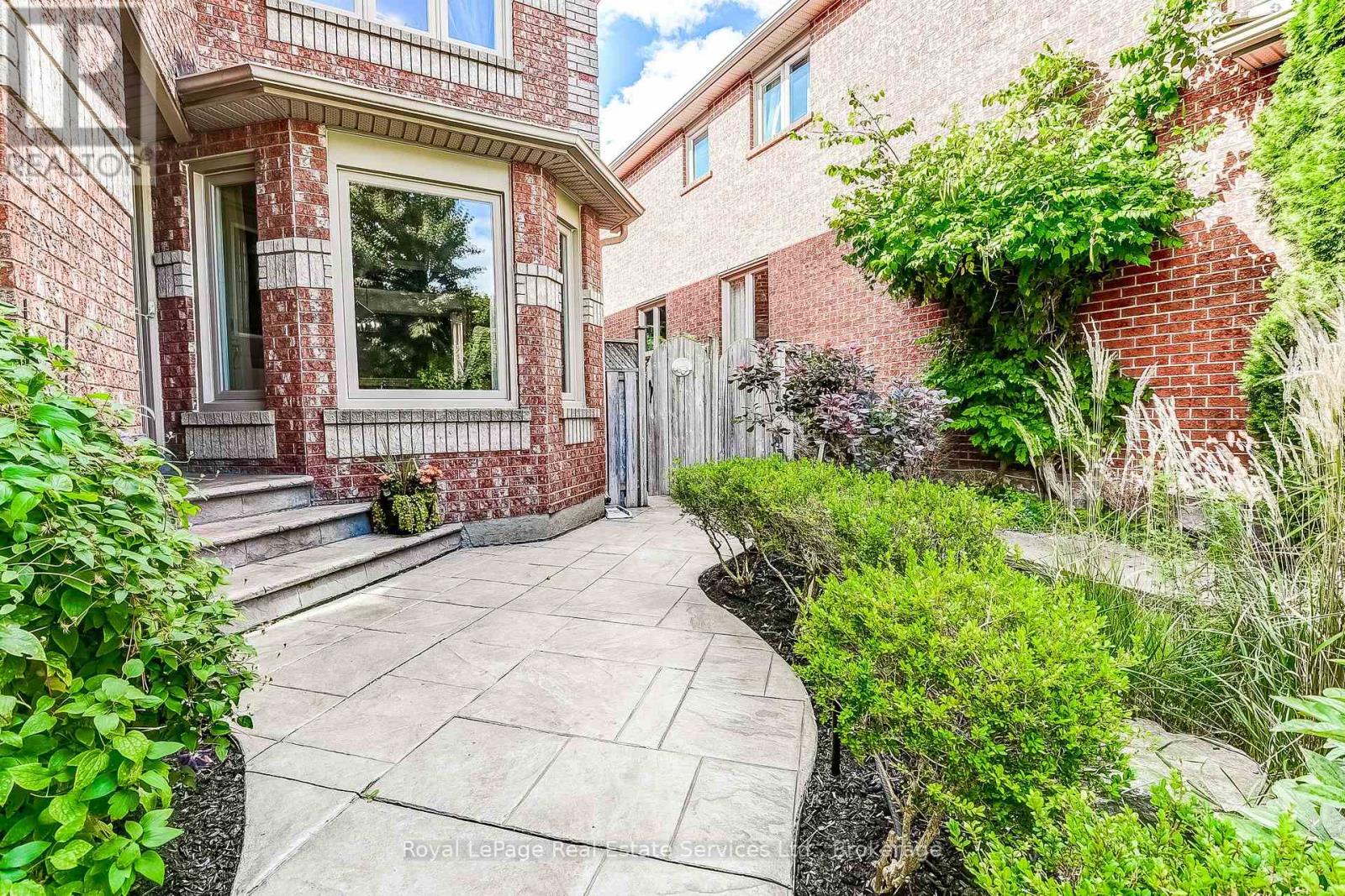 2176 Havenbrook Road, Oakville, Ontario  L6H 3B3 - Photo 4 - W12456680