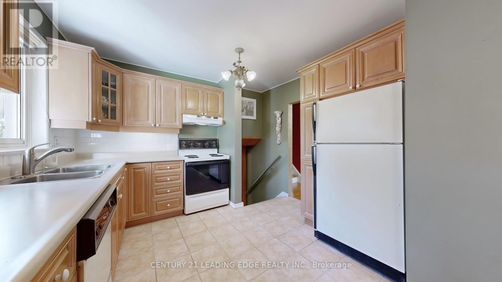 36 Sherwood Forest Drive, Markham (Bullock), Ontario  L3P 1P8 - Photo 14 - N12452474