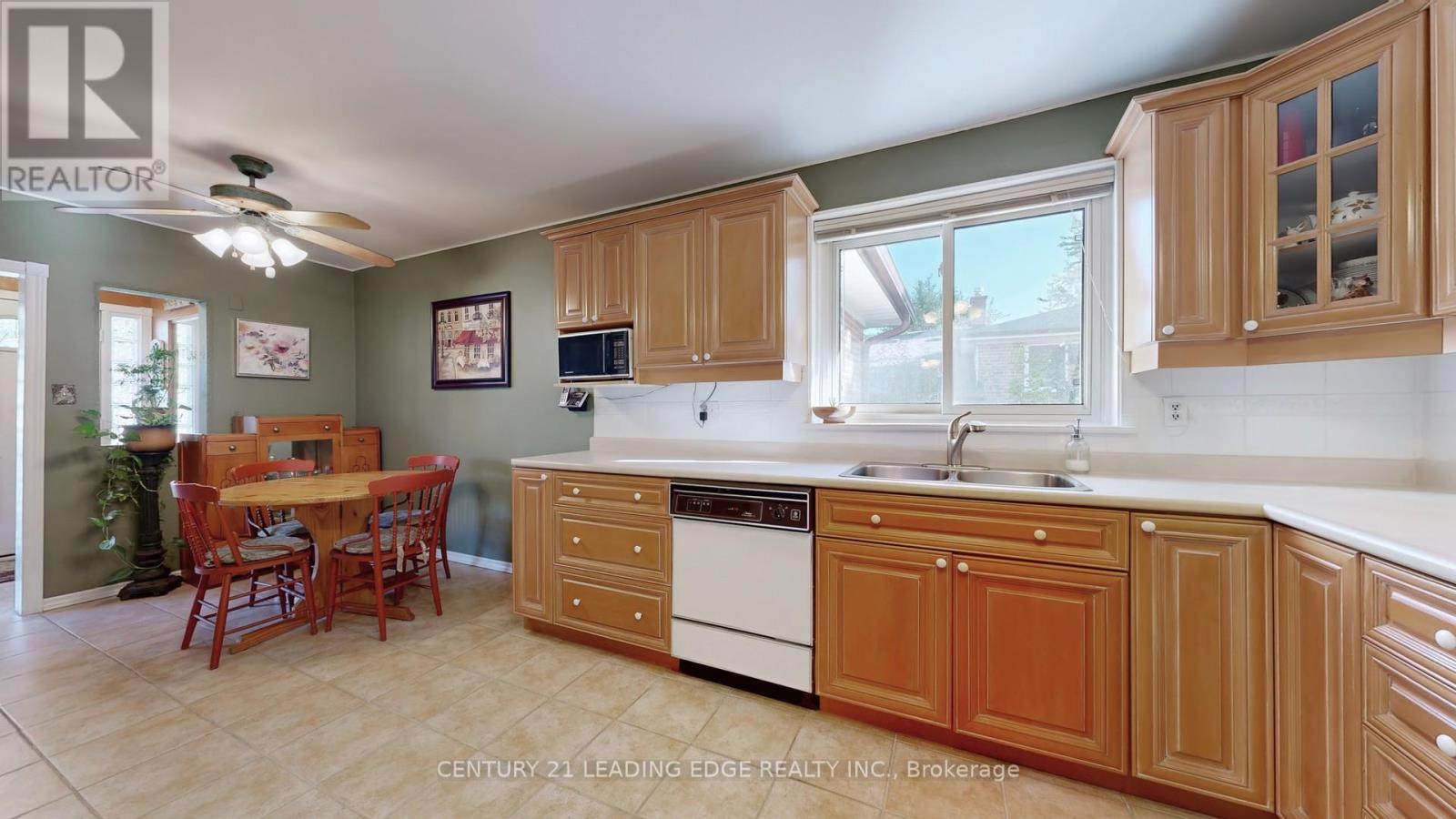 36 Sherwood Forest Drive, Markham (Bullock), Ontario  L3P 1P8 - Photo 15 - N12452474
