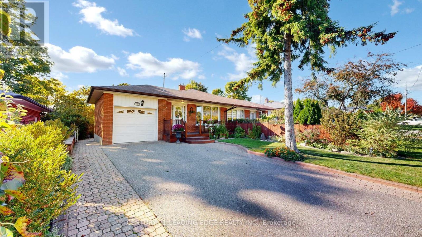 36 Sherwood Forest Drive, Markham (Bullock), Ontario  L3P 1P8 - Photo 4 - N12452474