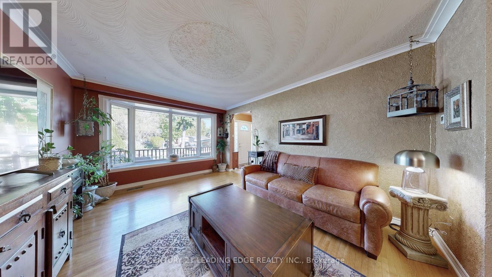 36 Sherwood Forest Drive, Markham (Bullock), Ontario  L3P 1P8 - Photo 7 - N12452474