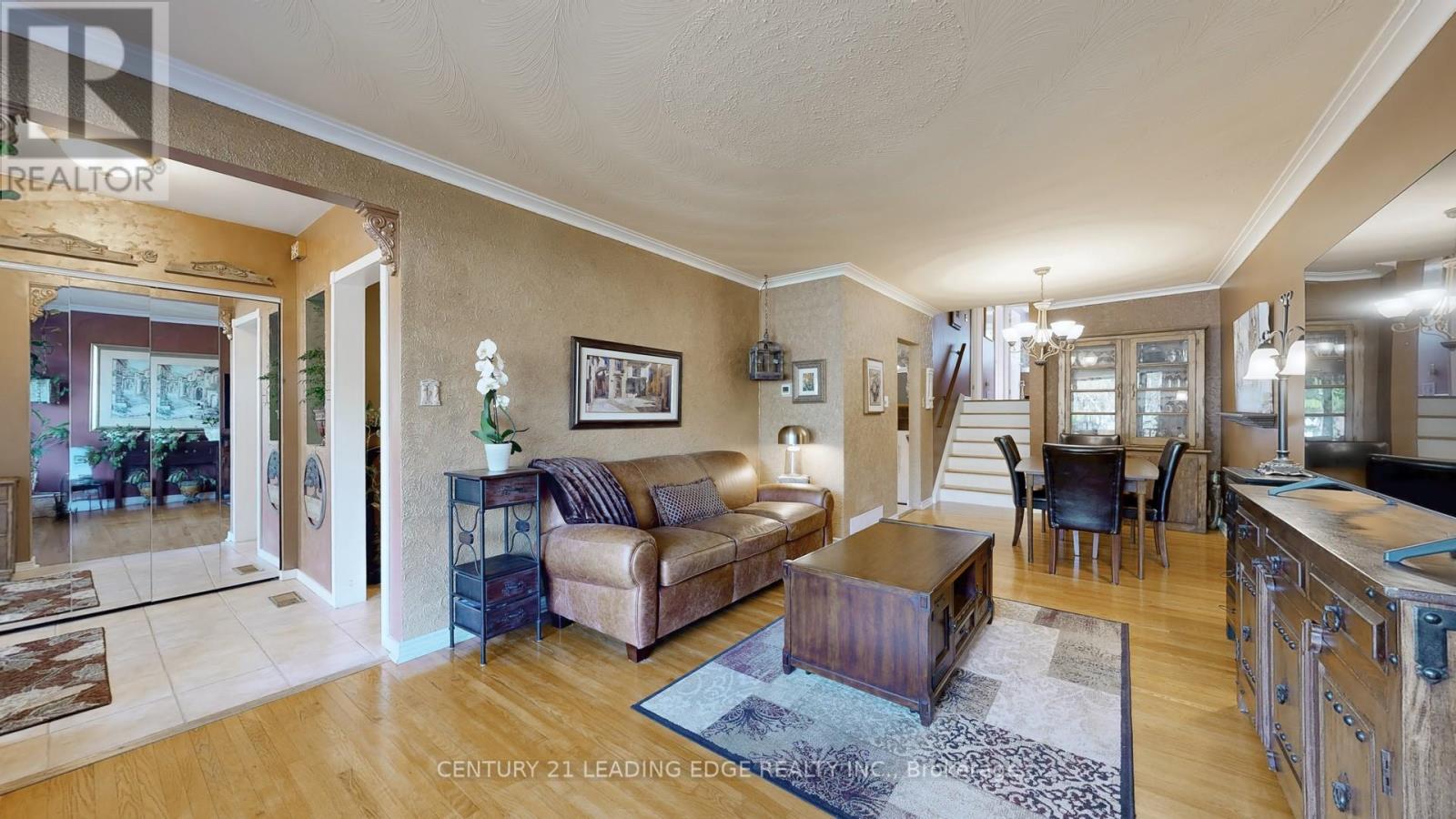 36 Sherwood Forest Drive, Markham (Bullock), Ontario  L3P 1P8 - Photo 9 - N12452474