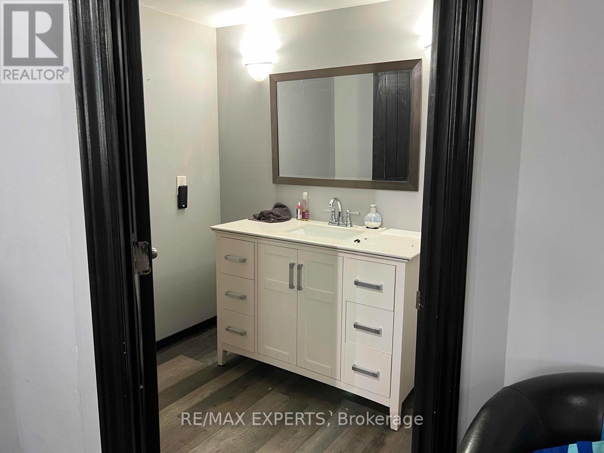 2 - 1 Delta Park Boulevard, Brampton, Ontario  L6T 5G1 - Photo 16 - W12456486