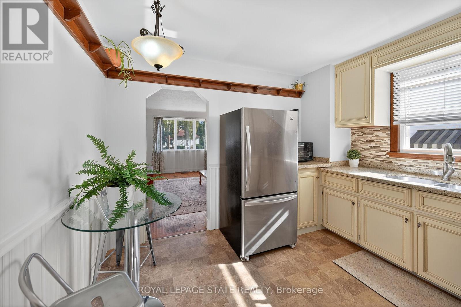 238 East 43rd Street, Hamilton (Hampton Heights), Ontario  L8T 3C5 - Photo 14 - X12456555