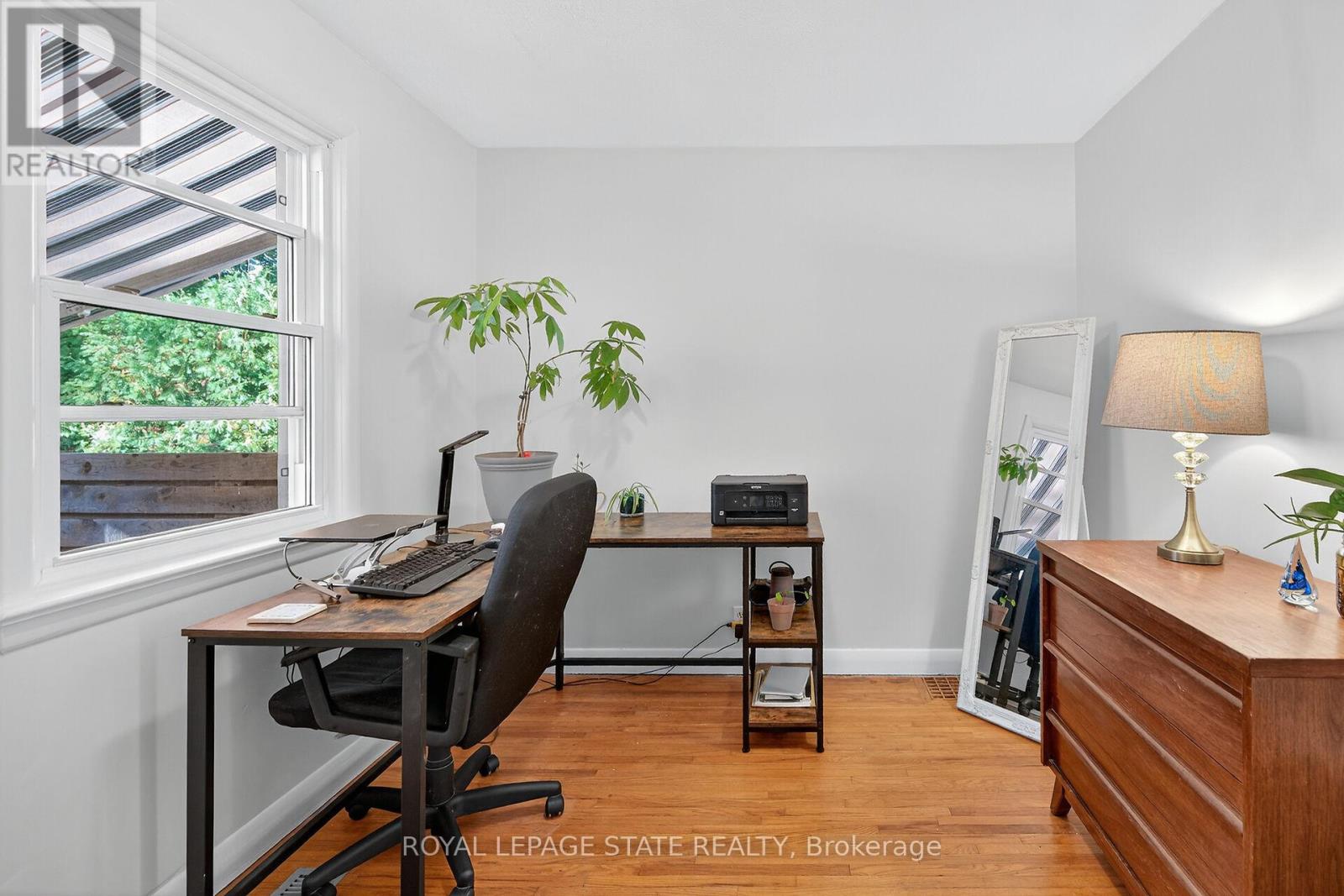 238 East 43rd Street, Hamilton (Hampton Heights), Ontario  L8T 3C5 - Photo 19 - X12456555