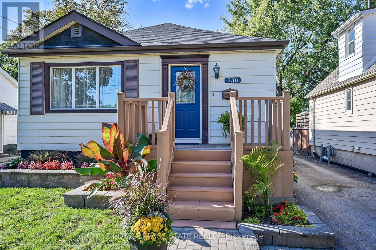 238 East 43rd Street, Hamilton (Hampton Heights), Ontario  L8T 3C5 - Photo 3 - X12456555