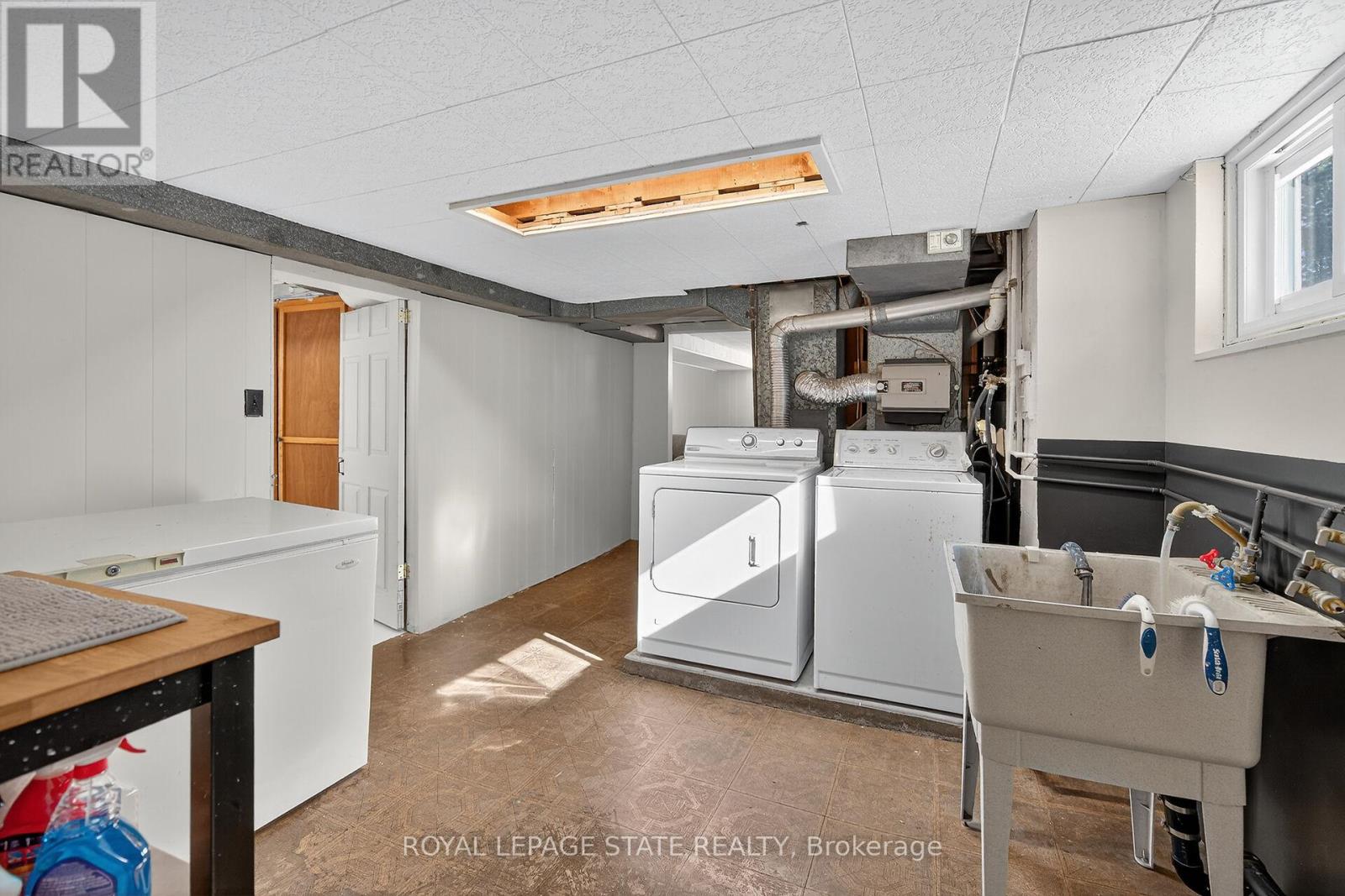 238 East 43rd Street, Hamilton (Hampton Heights), Ontario  L8T 3C5 - Photo 35 - X12456555
