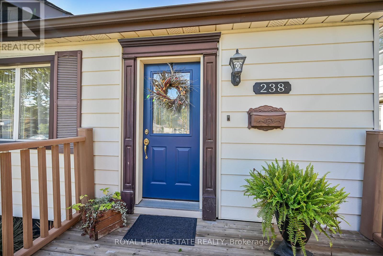238 East 43rd Street, Hamilton (Hampton Heights), Ontario  L8T 3C5 - Photo 4 - X12456555