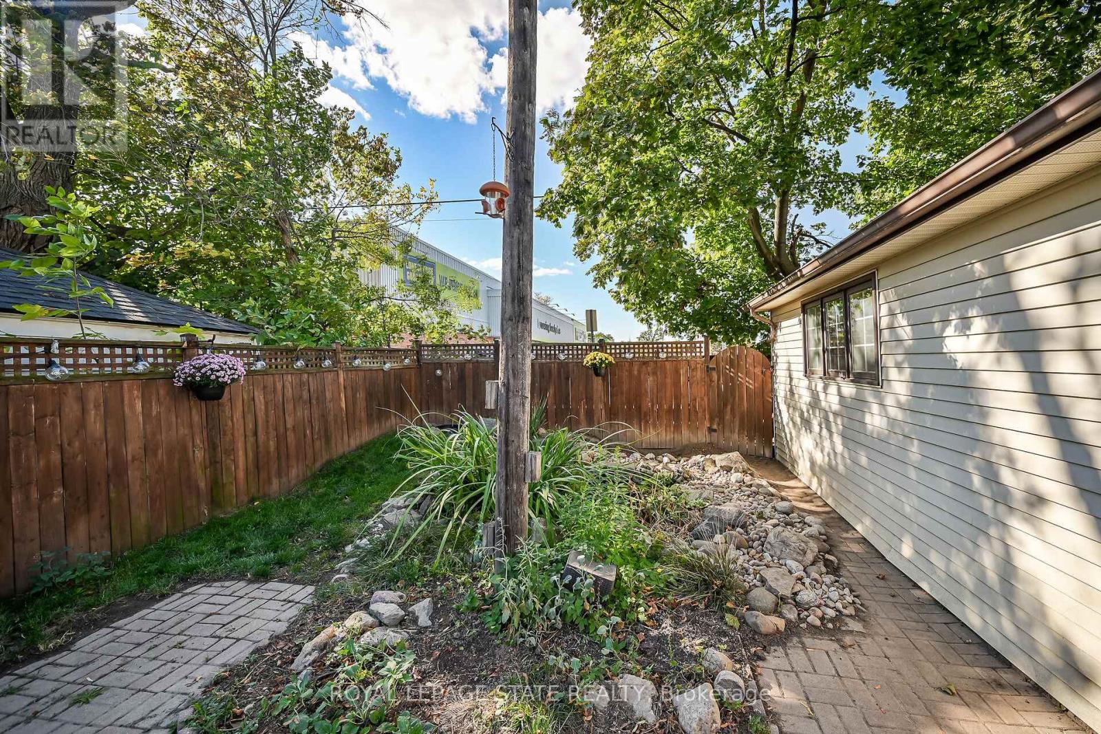 238 East 43rd Street, Hamilton (Hampton Heights), Ontario  L8T 3C5 - Photo 40 - X12456555