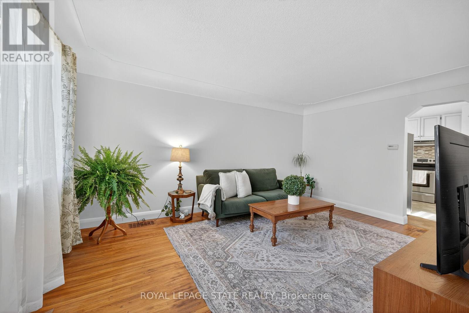 238 East 43rd Street, Hamilton (Hampton Heights), Ontario  L8T 3C5 - Photo 7 - X12456555