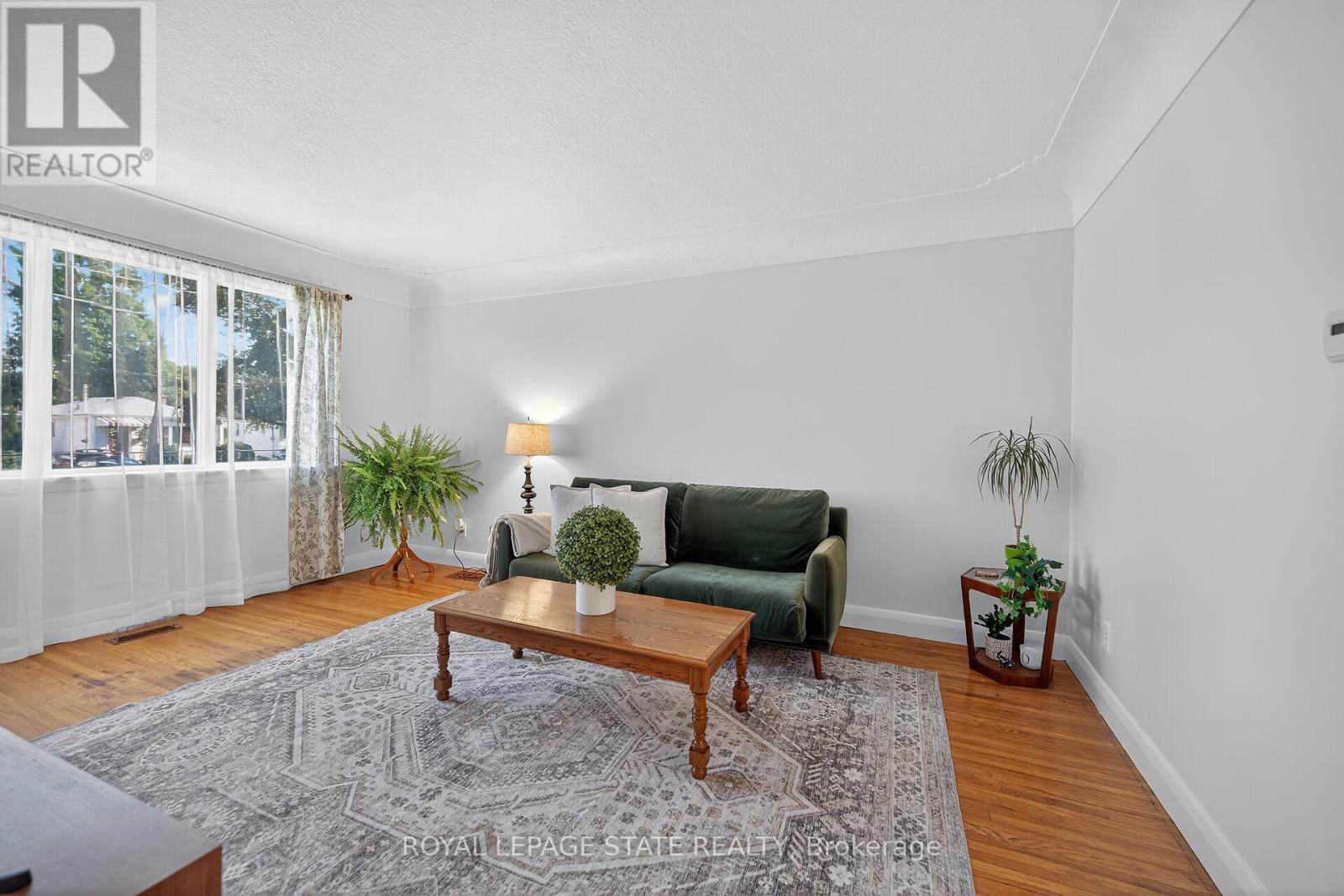 238 East 43rd Street, Hamilton (Hampton Heights), Ontario  L8T 3C5 - Photo 8 - X12456555