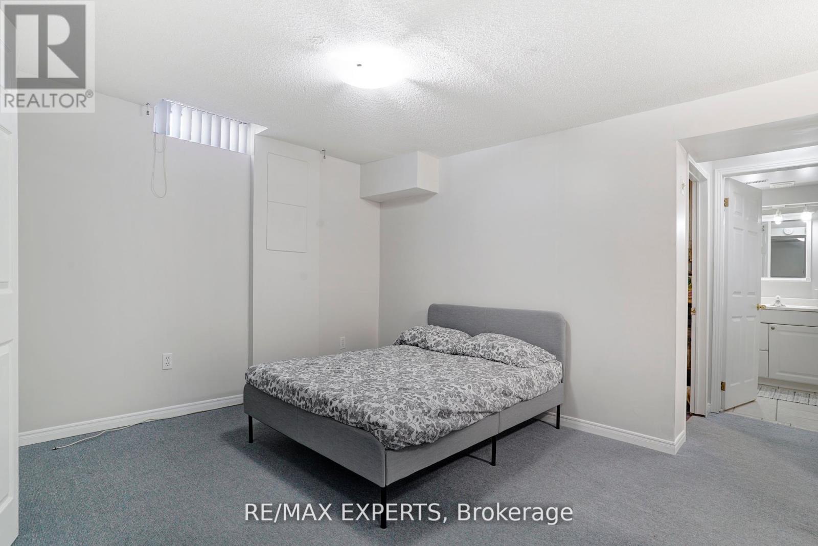 238 Lawnhurst Court, Hamilton (Lawfield), Ontario  L8V 4R4 - Photo 12 - X12456606