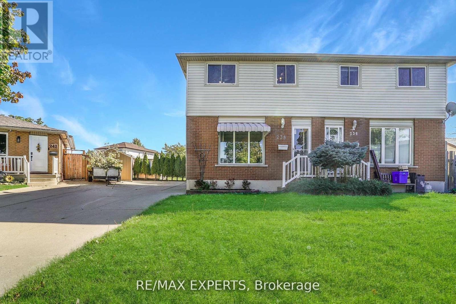 238 Lawnhurst Court, Hamilton (Lawfield), Ontario  L8V 4R4 - Photo 3 - X12456606