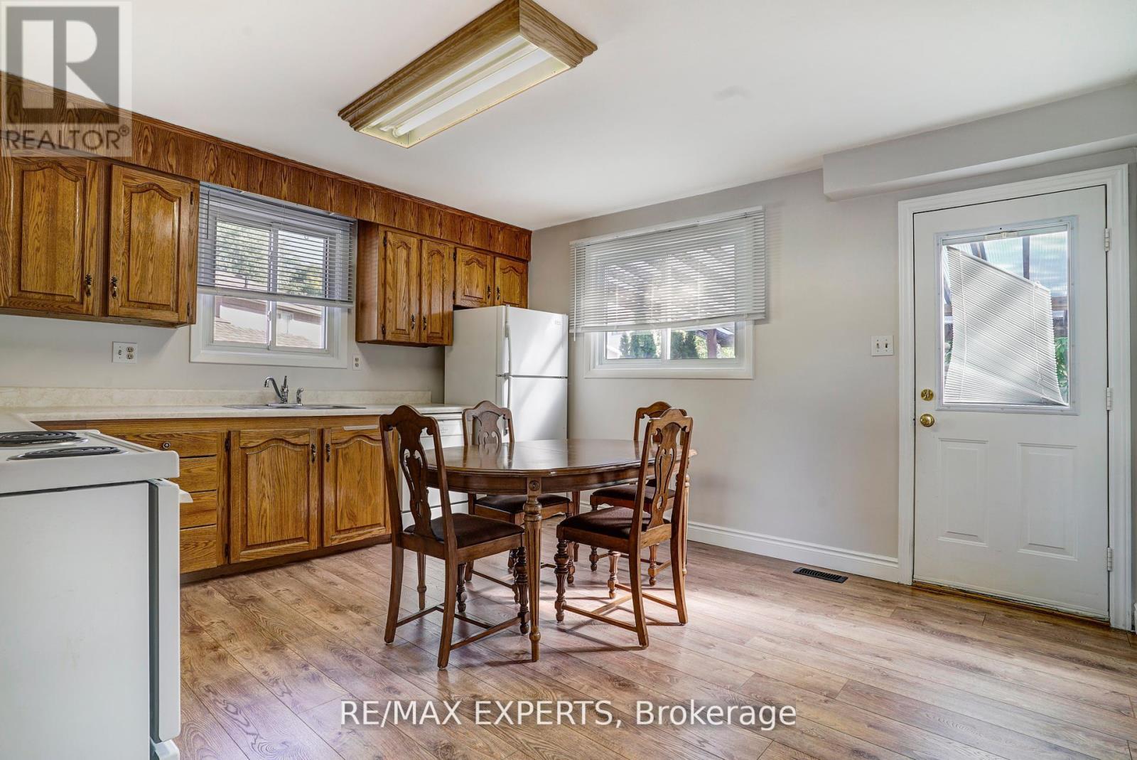 238 Lawnhurst Court, Hamilton (Lawfield), Ontario  L8V 4R4 - Photo 6 - X12456606