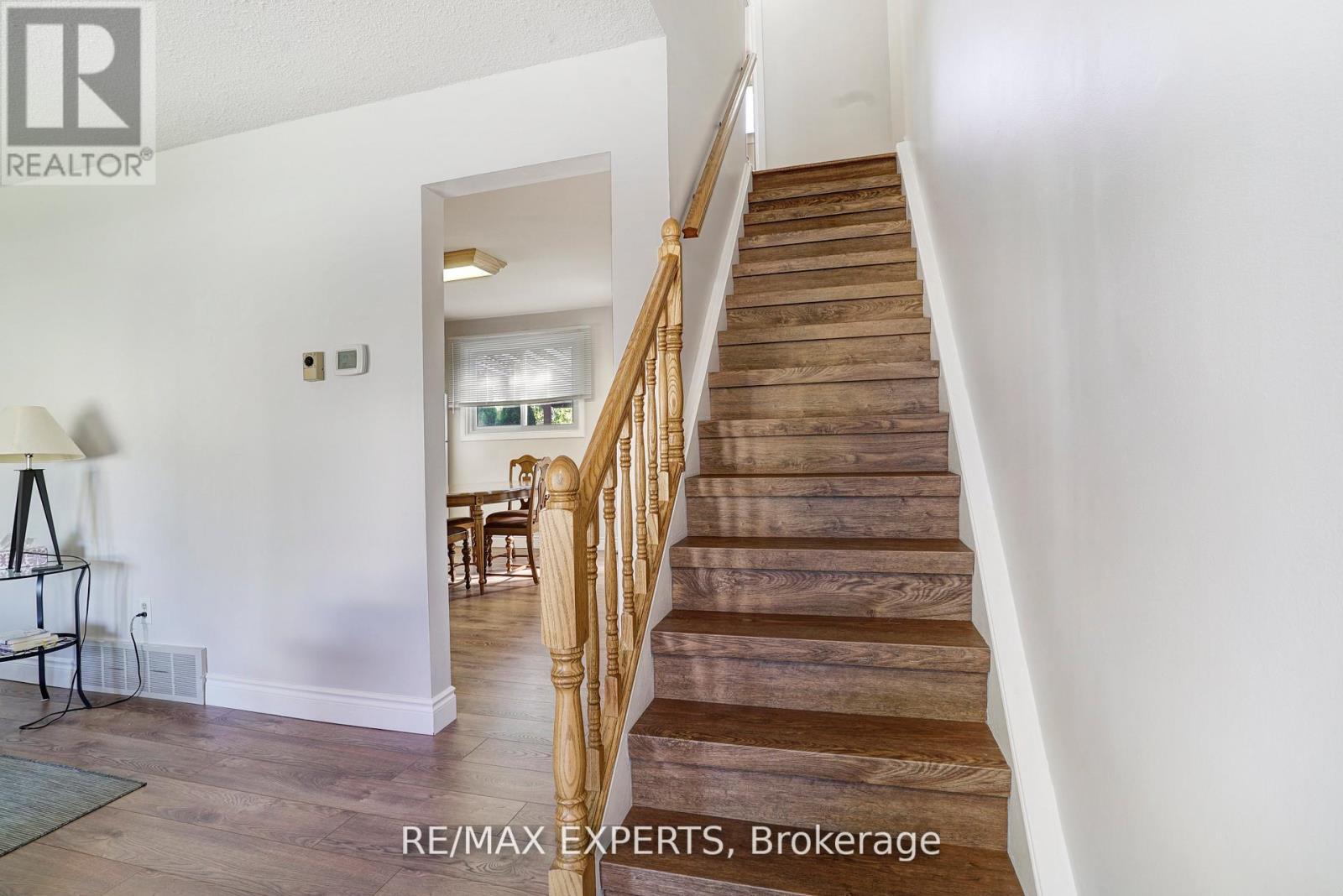 238 Lawnhurst Court, Hamilton (Lawfield), Ontario  L8V 4R4 - Photo 8 - X12456606