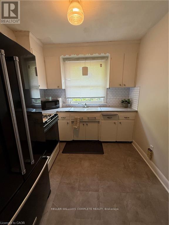 487 East 37th Street, Hamilton (Macassa), Ontario  L8V 4C1 - Photo 9 - X12456613
