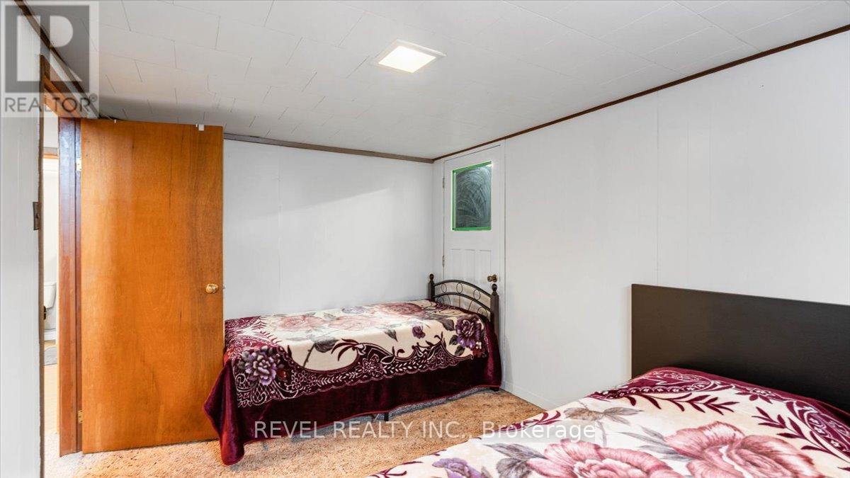 12 Chown Crescent, Belleville (Belleville Ward), Ontario  K8P 4P9 - Photo 24 - X12456619