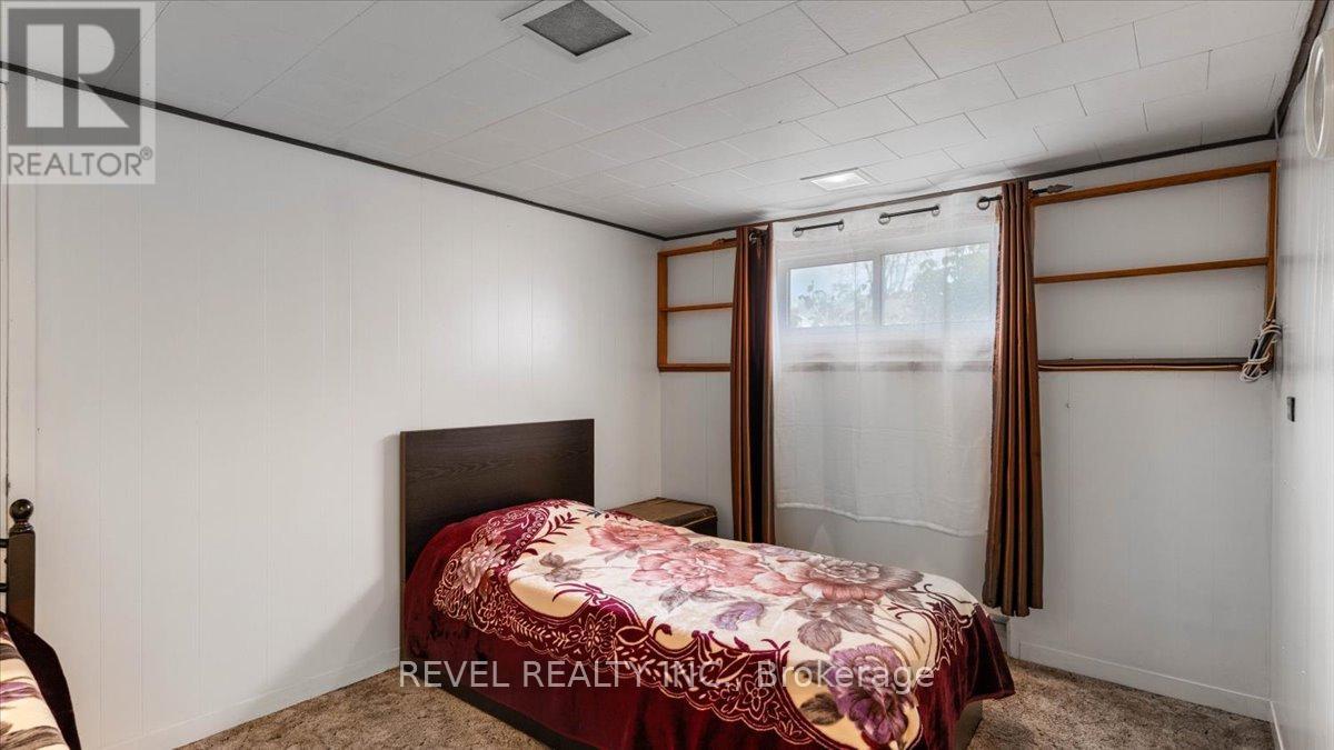 12 Chown Crescent, Belleville (Belleville Ward), Ontario  K8P 4P9 - Photo 25 - X12456619