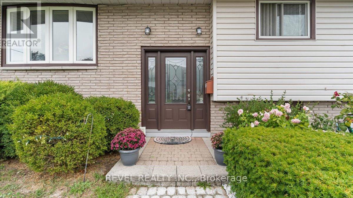 12 Chown Crescent, Belleville (Belleville Ward), Ontario  K8P 4P9 - Photo 3 - X12456619
