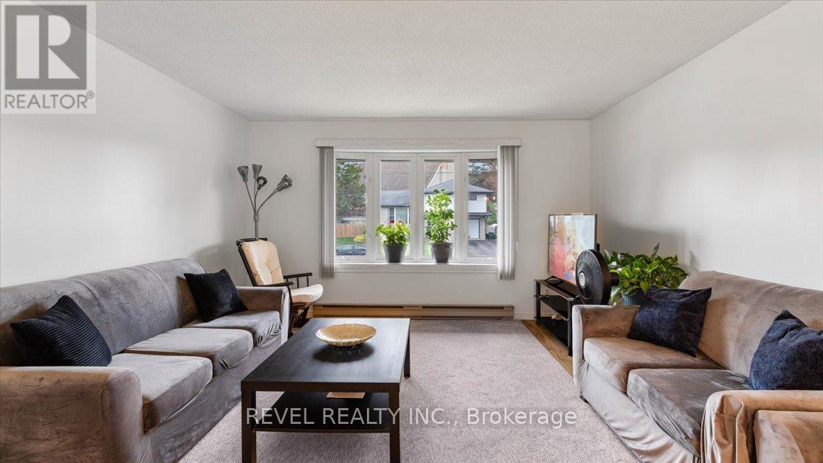 12 Chown Crescent, Belleville (Belleville Ward), Ontario  K8P 4P9 - Photo 5 - X12456619