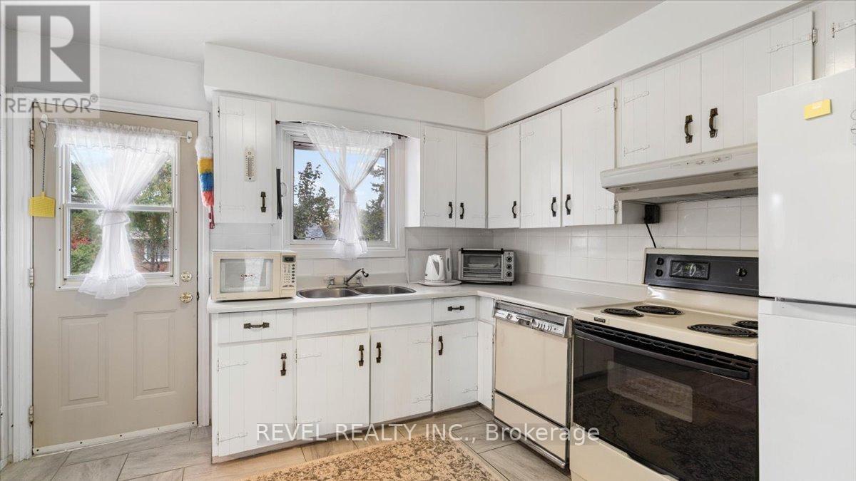 12 Chown Crescent, Belleville (Belleville Ward), Ontario  K8P 4P9 - Photo 6 - X12456619