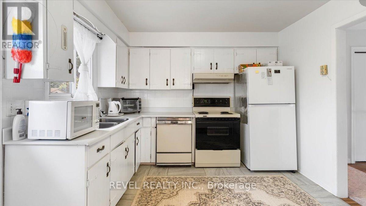12 Chown Crescent, Belleville (Belleville Ward), Ontario  K8P 4P9 - Photo 7 - X12456619